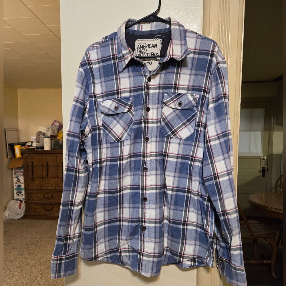 Men's American Eagle blue plaid buttom up shirt size XL in great condition